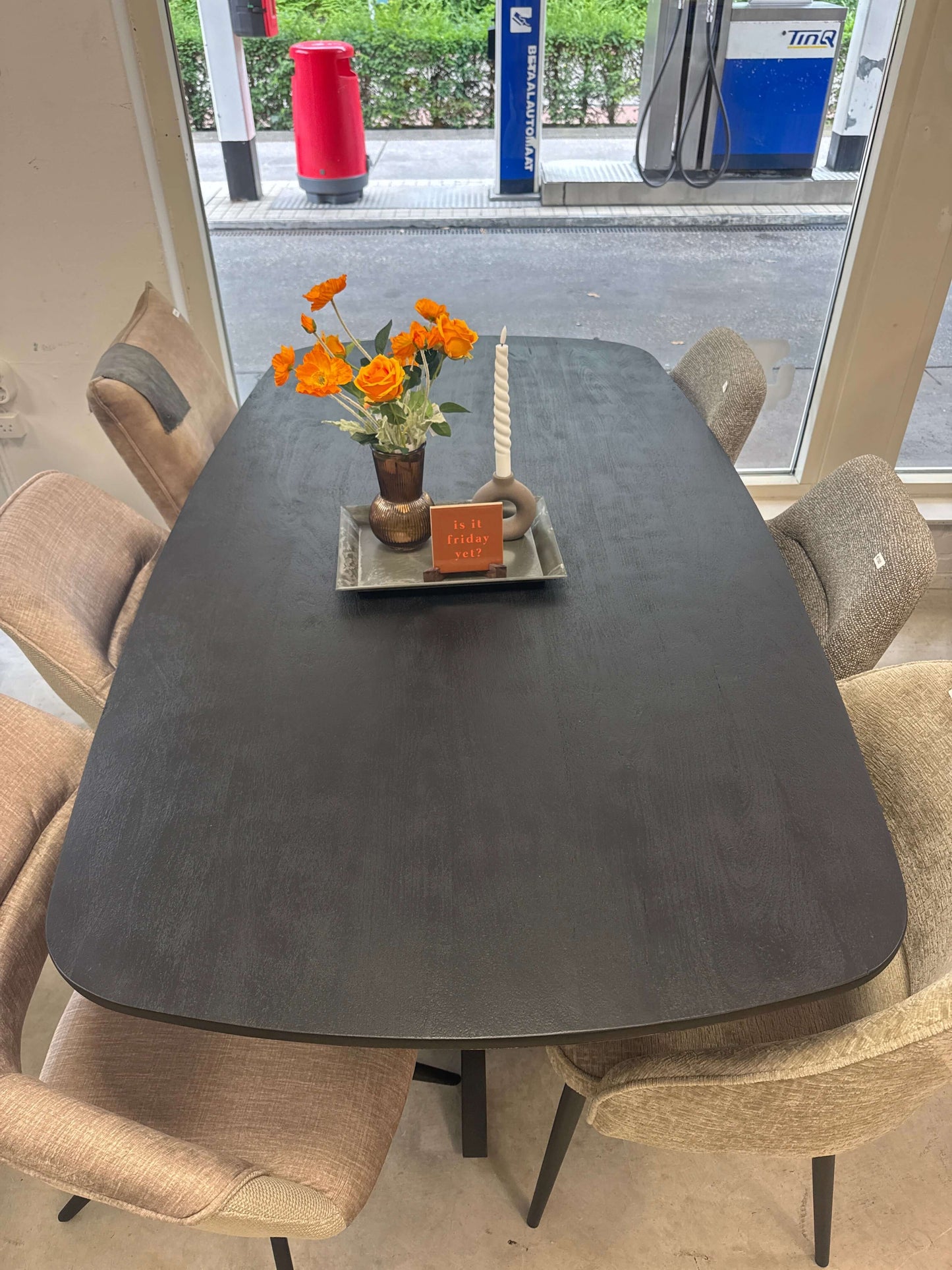 Eettafel Bente Zwart Deens ovaal