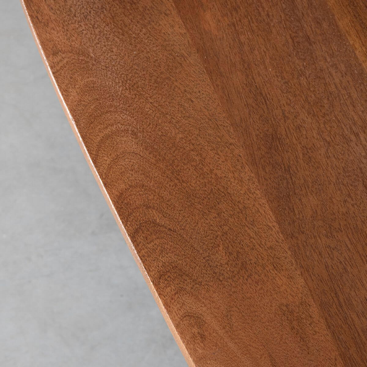 Rosie dining table