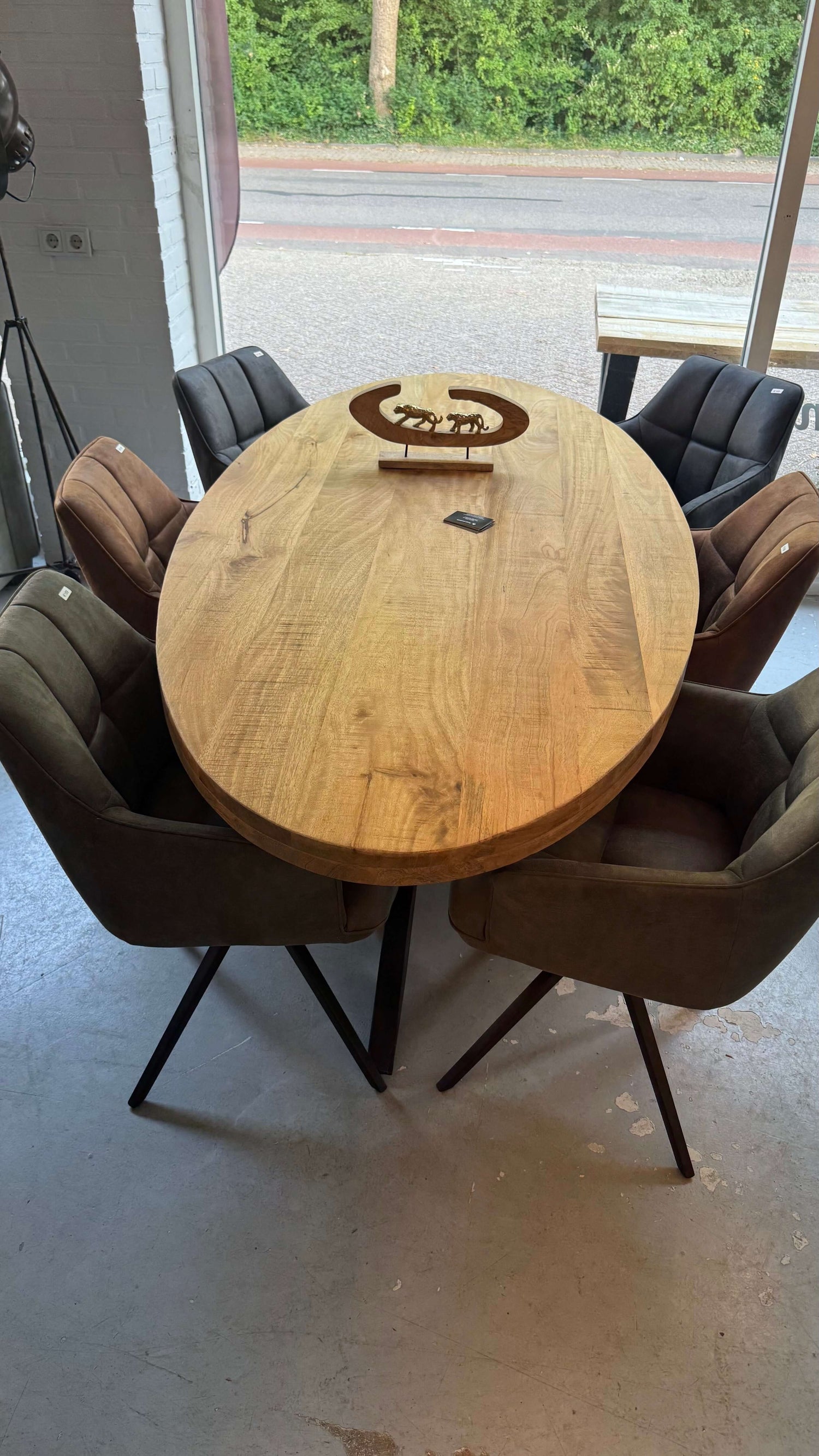 Ovale eettafel van mangohout