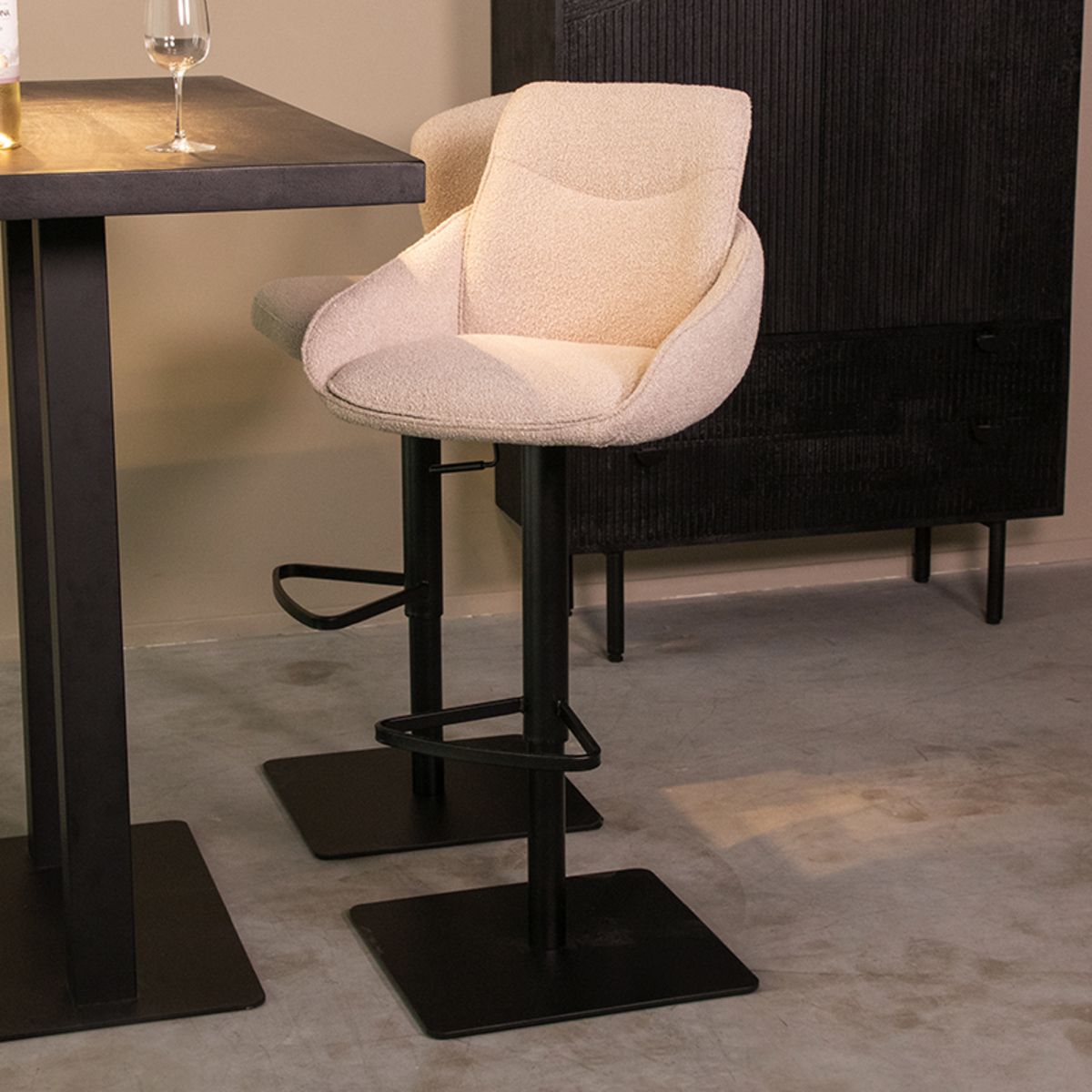 Barhocker-Schönheit