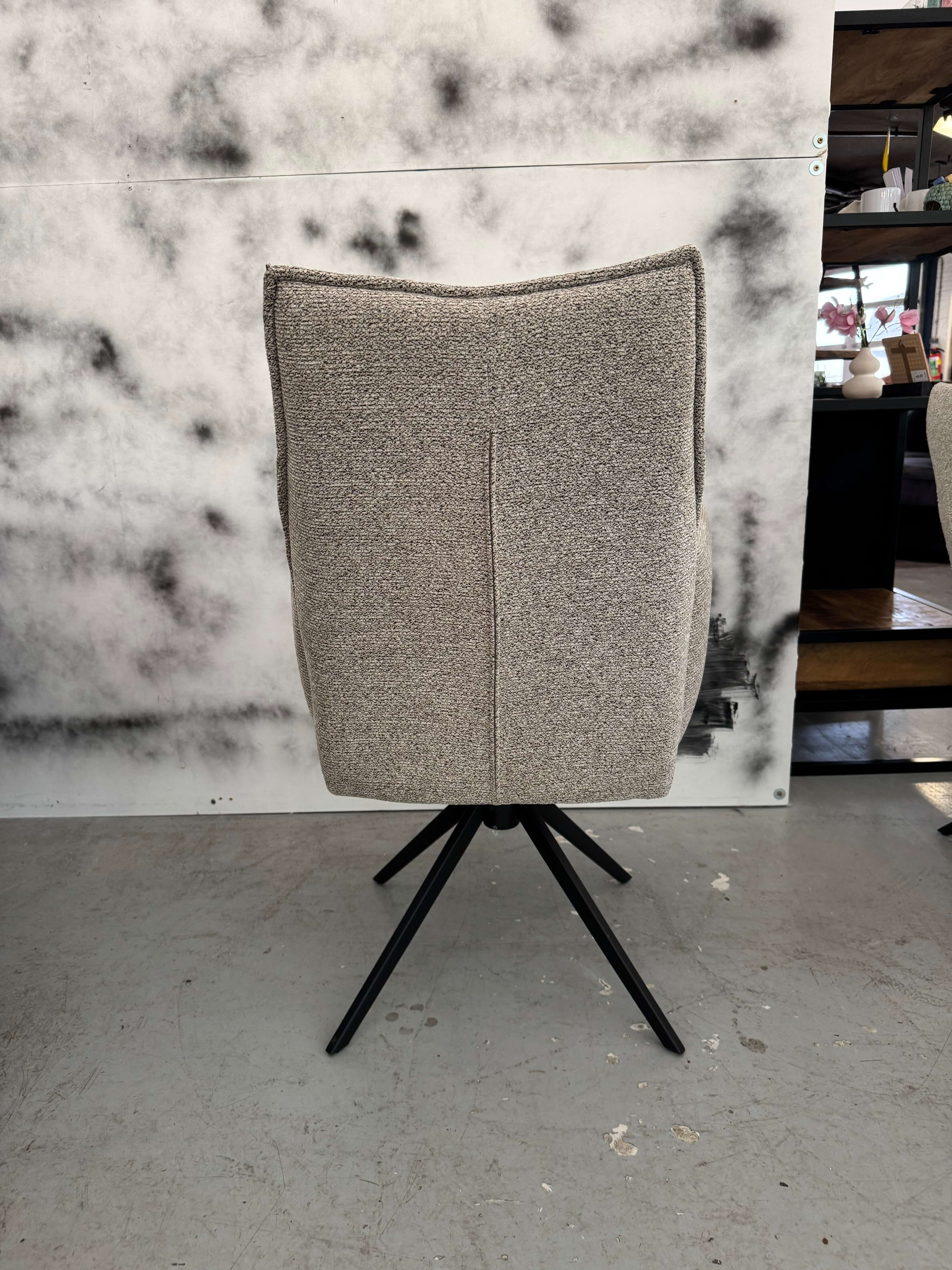 Menno dining chair with armrest